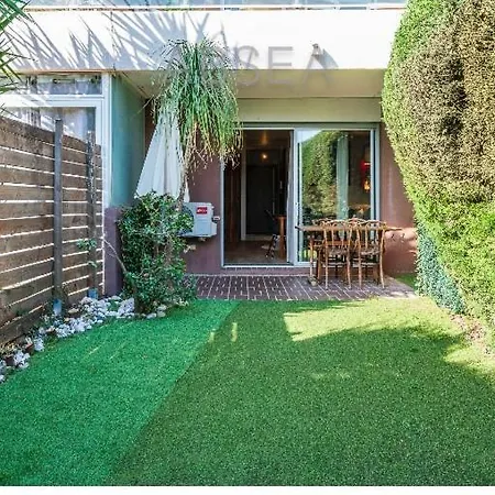Renovated With Garden Pool Air Conditioning 4 Sleeps Lägenhet Nice